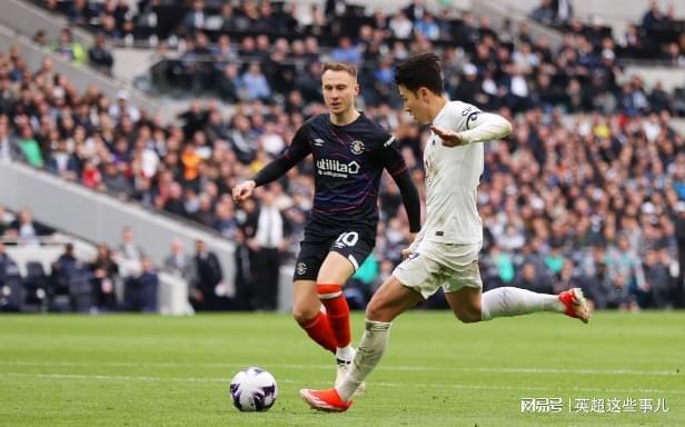 九游娱乐-岭南朱雀队鏖战东城战狼队，篮球常规赛读秒绝平，转换速度占优。技战术储备厚实的简单介绍